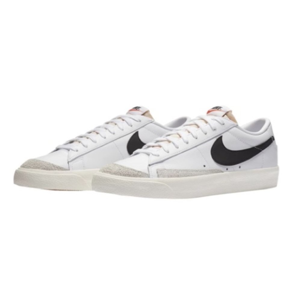 Nike White and Black Sneakers